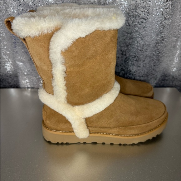 Ugg Boots - Size 7 - Picture 5 of 8